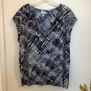 Navy and White Abstract Pattern V-Neck Short Sleeve Top